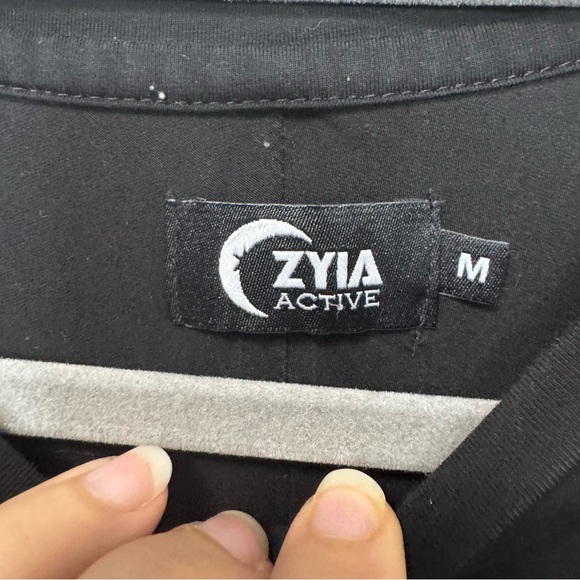 Zyia Active Champion Split T - Picture 4 of 7